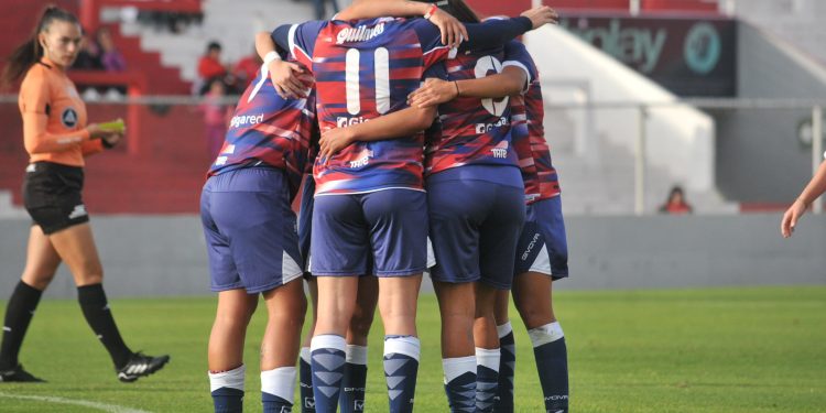 Unión defendió la punta con una goleada y sigue invicto