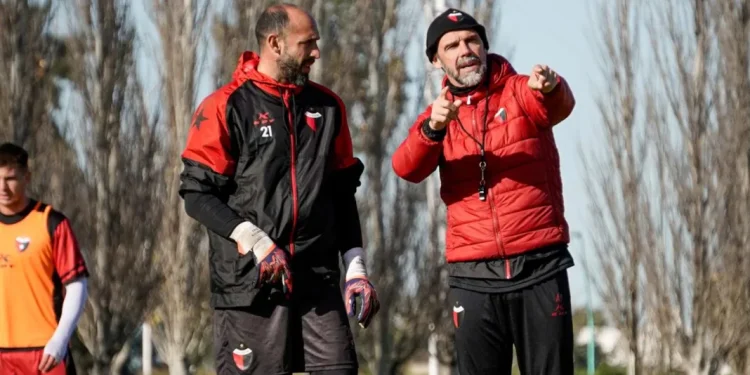 Colón entrena y viaja a Buenos Aires con todo claro