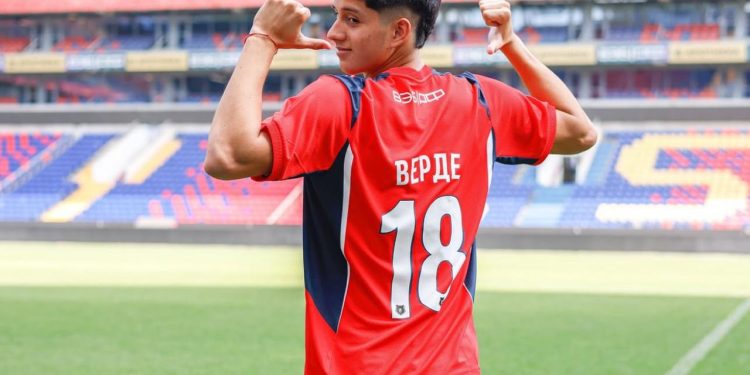 Verde fue presentado en Rusia y detalló la curiosa forma en que llegó al club