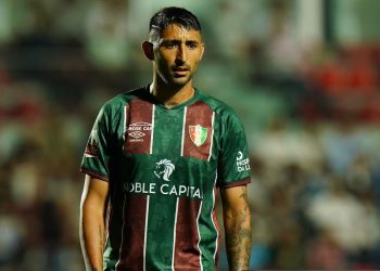 Alan Ruiz hace fuerza para jugar en un equipo del país, pero…