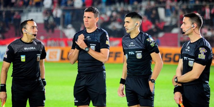 El historial negativo de Colón con el árbitro que estará en el duelo ante Chaco For Ever