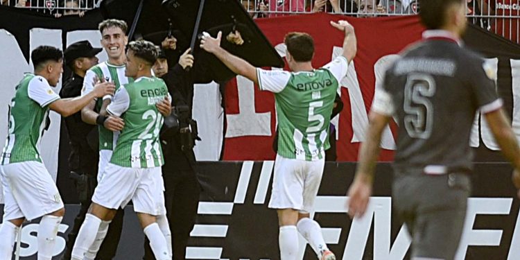 Banfield superó a Newell’s en Rosario