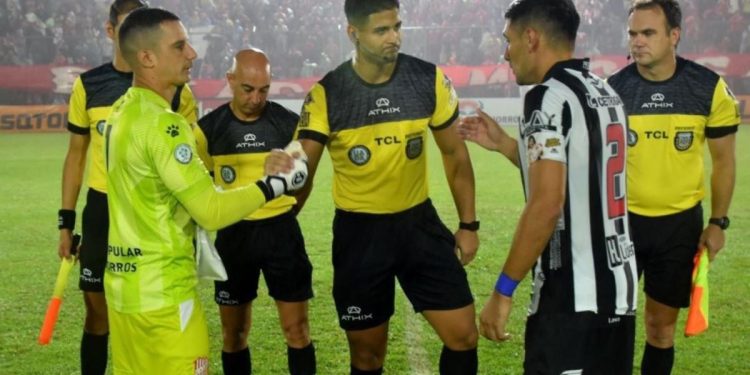 El duelo entre Colón y Almirante Brown tiene árbitro confirmado