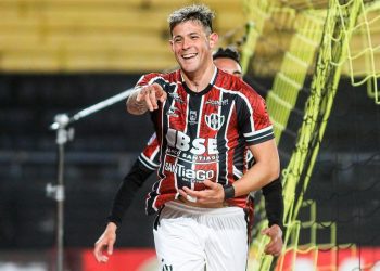 Central Córdoba goleó a Cerro Largo y sacó boleto a octavos