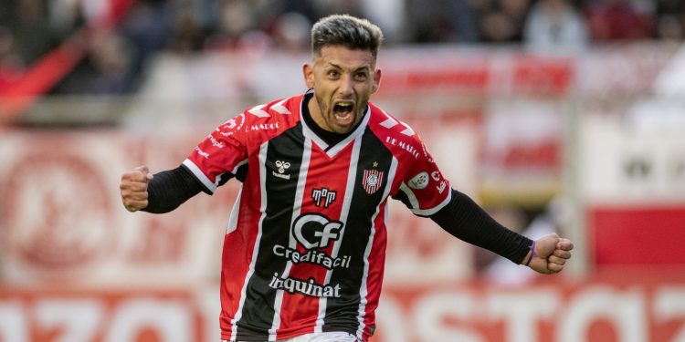 Chacarita venció a Morón y es líder en la zona de Colón