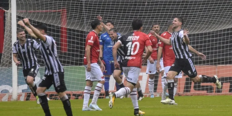 Más lesiones en Colón: otro titular con un pie afuera del duelo ante Gimnasia