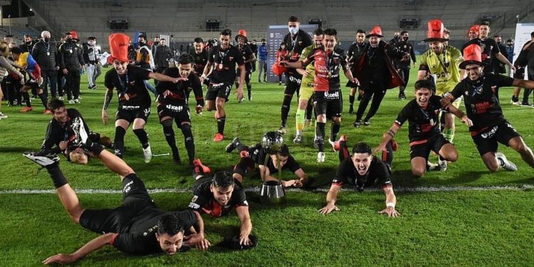 Un campeón Sabalero habló del presente de Colón y recordó: «Estábamos en descenso y terminamos campeones»