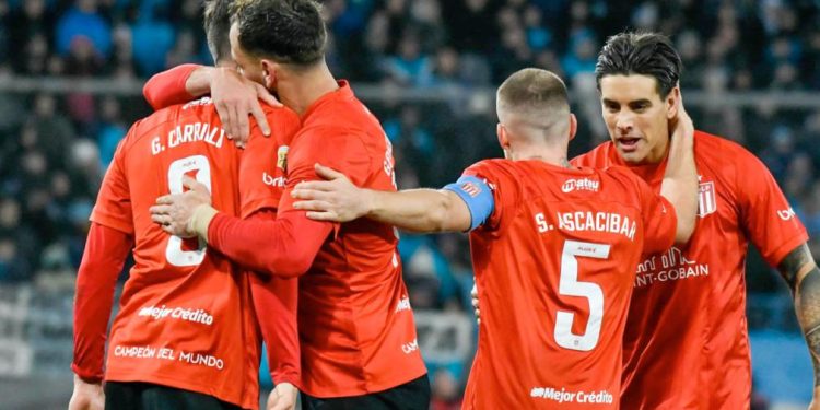 Estudiantes amargó a Racing en Avellaneda