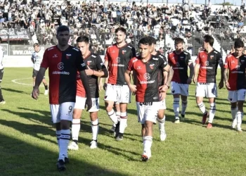 Gigliotti bancó a Minella y aseguró que el plantel quiere «jugar con gente»