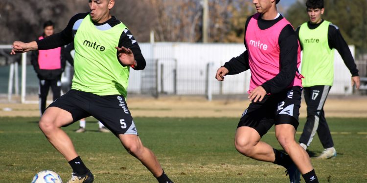 Gimnasia de Mendoza quiere que su nuevo DT debute ante Colón: los nombres en carpeta