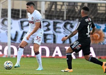 Riestra se hizo fuerte en casa y amargó a Lanús