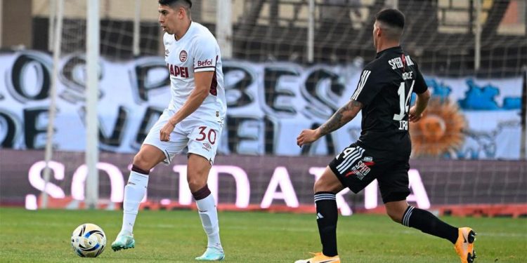 Riestra se hizo fuerte en casa y amargó a Lanús
