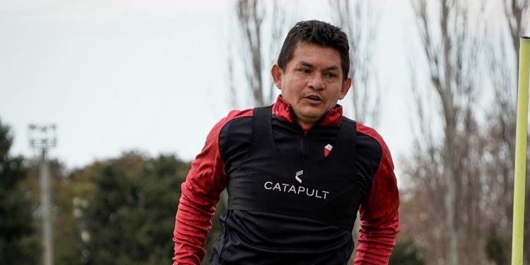 Con el Pulga, Minella probó un once súperofensivo para recibir a Almirante Brown