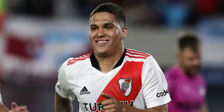 River oficializó el retorno de Juanfer Quintero