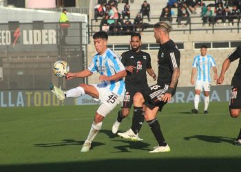 Deportivo Riestra derrotó a Atlético Tucumán y quedó segundo a punto de River