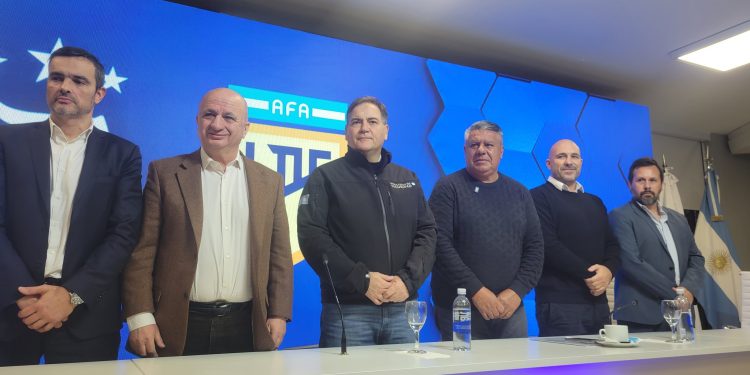 Tapia anunció la vuelta del público visitante en Primera División: «Es un día histórico»