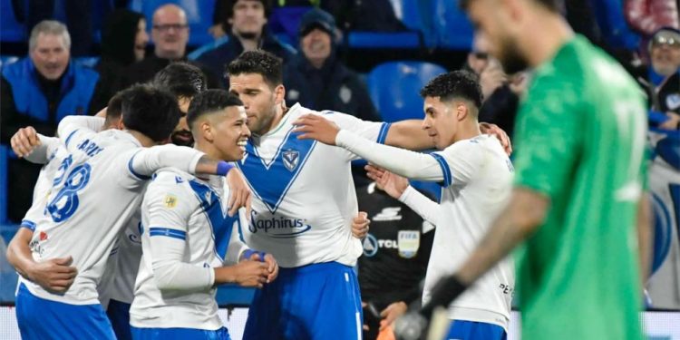 Vélez quiere extender su invicto ante Instituto