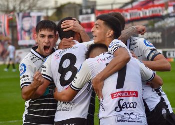 Gran victoria de Estudiantes de Caseros que se afirma en la zona de Colón