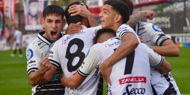 Gran victoria de Estudiantes de Caseros que se afirma en la zona de Colón