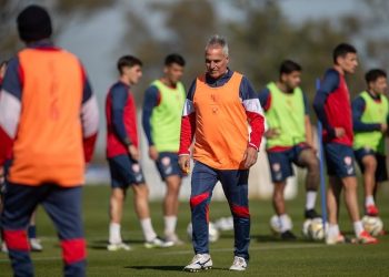 Unión entrena y viaja a Mendoza para jugar mañana con River