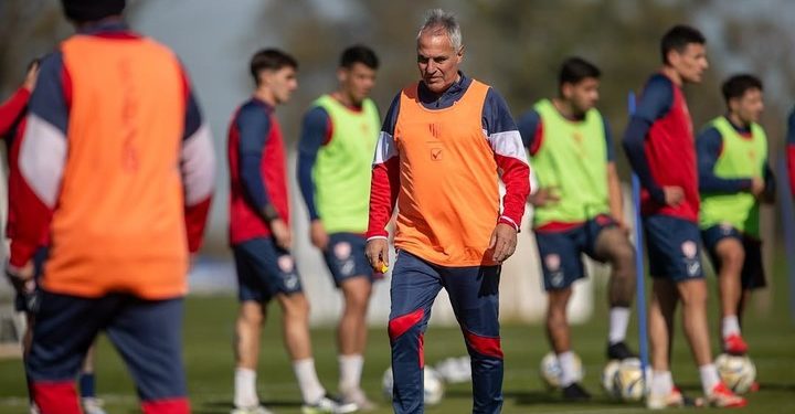 Unión entrena y viaja a Mendoza para jugar mañana con River
