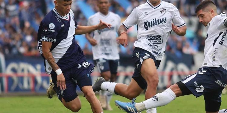 Quilmes no pasó del empate con Alvarado y arde el descenso