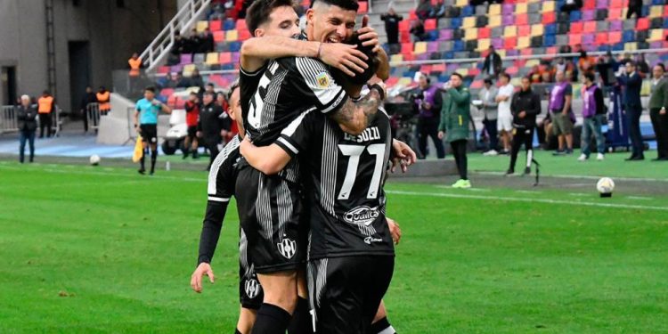 Central Córdoba visita a Newells buscando otra alegría