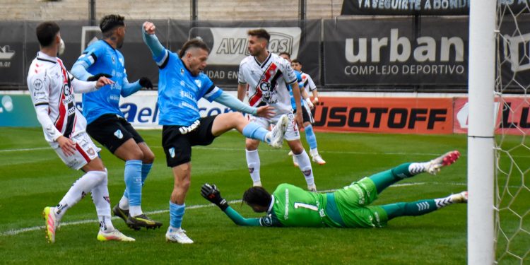 Chacarita, próximo rival de Colón, empató ante Temperley