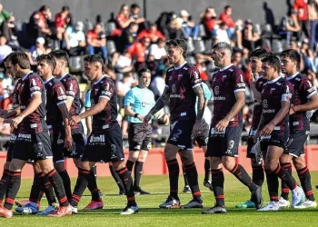 Colón jugará otra vez con los «veteranos de ataque» fuera del equipo