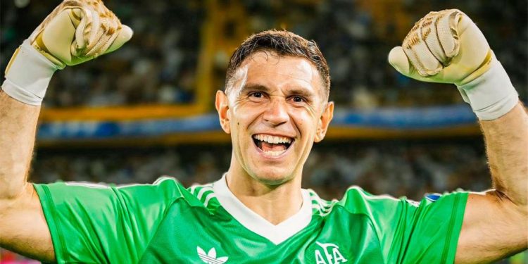 Dibu fue nominado otra vez al Trofeo Yashin como mejor arquero del mundo
