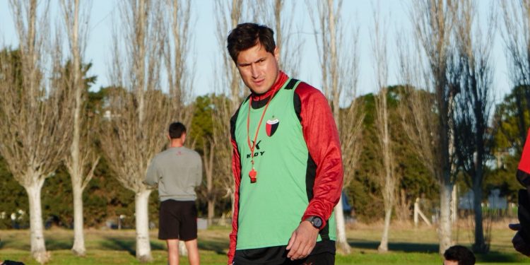 Colón oficializó la llegada de Ezequiel Medrán como entrenador