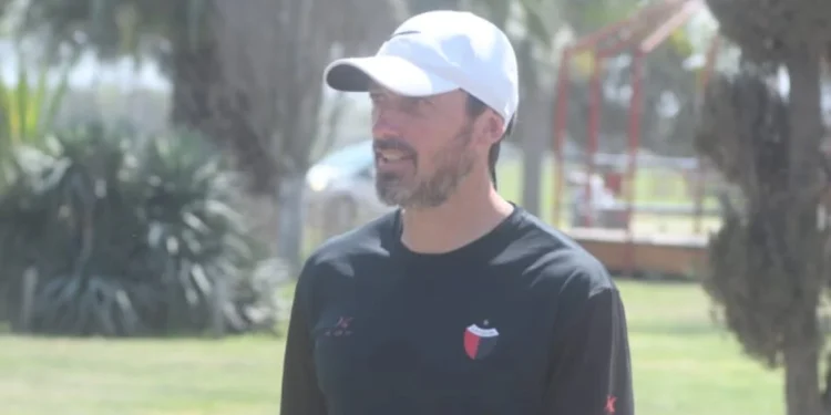 Colón hizo oficial la desvinculación de Minella como DT