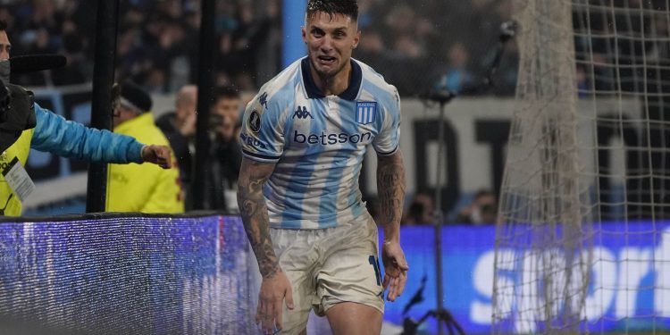 Con Pardo como héroe, Racing eliminó agónicamente a Peñarol