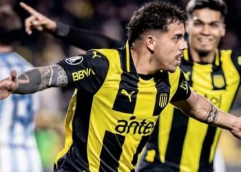 Racing no lo pudo aguantar y perdió en su visita a Peñarol