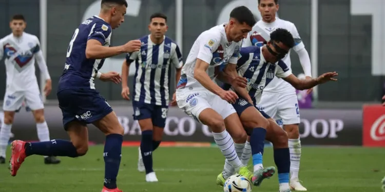 El sorprendente Riestra hundió más a Talleres en Córdoba