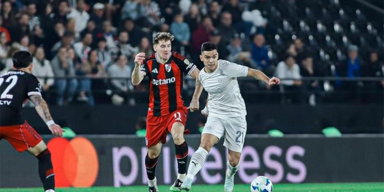 River fue más, pero se tuvo que conformar con el empate en la ida ante Libertad