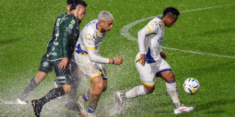 La lluvia impidió la finalización de Sarmiento-Rosario Central