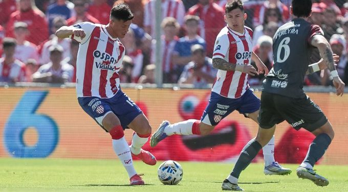ST: Unión empata 1 a 1 con Huracán que juega con 10