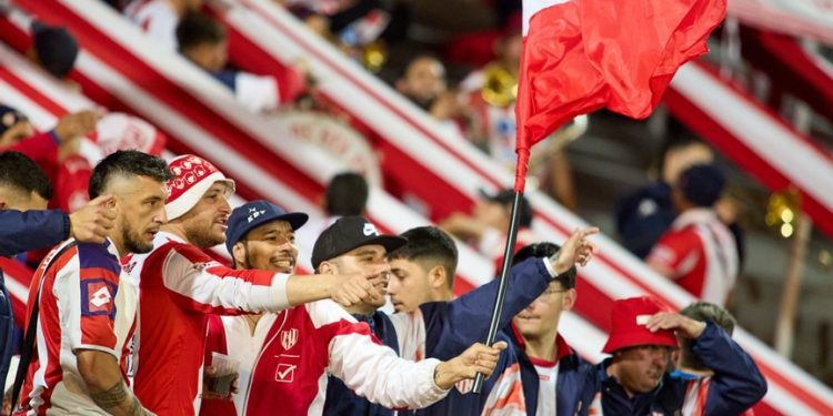 Unión y el aguante de sus hinchas en Mendoza