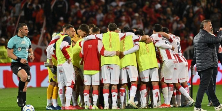 Unión y el aguante de sus hinchas en Mendoza