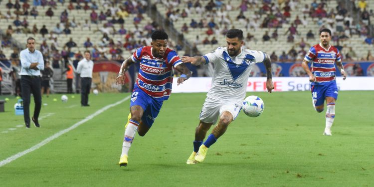 Vélez empató sin tantos ante Fortaleza en Brasil