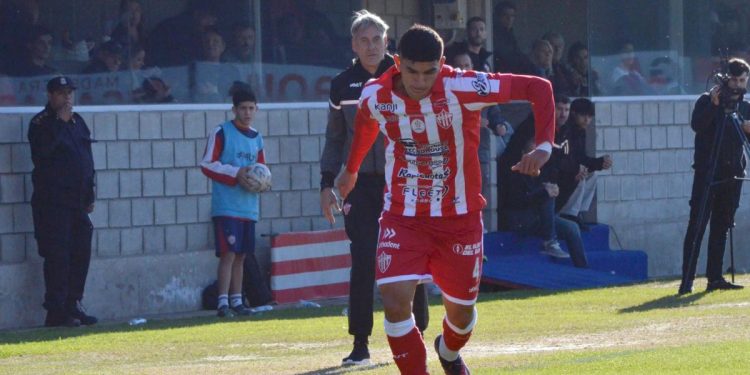 El rival de Colón que de la mano de un ex sabalero, mete presión