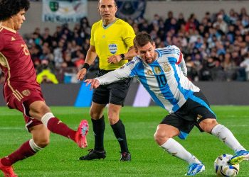 Con doblete de Messi, la Scaloneta dio otro show en el Monumental 
