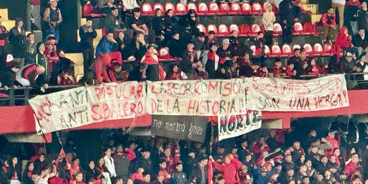 Banderas en Colón contra «la peor CD de la historia»