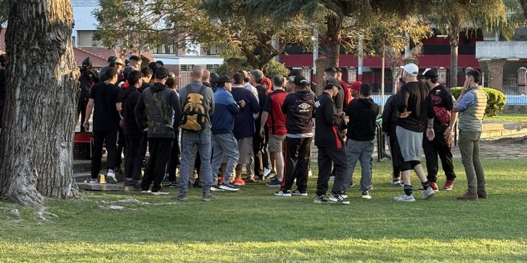 Socios de Colón se encuentran en la sede y «exigen explicaciones»