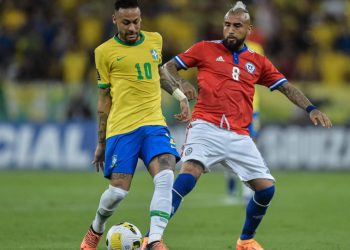Brasil quiere levantar su nivel ante la eliminada Chile