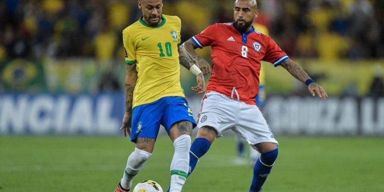 Brasil quiere levantar su nivel ante la eliminada Chile