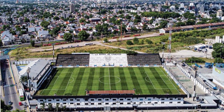 Colón ya juega en Caseros y empata con Estudiantes