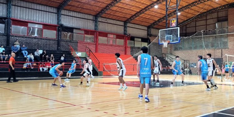 A2: Colón doblegó a República del Oeste y es único puntero