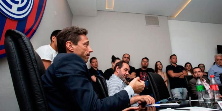 Se agudiza la crisis de San Lorenzo: se declaró la acefalía y crece la tensión